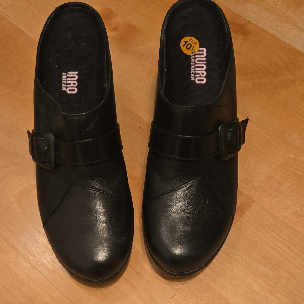 Munro Black Leather Buckle Mules